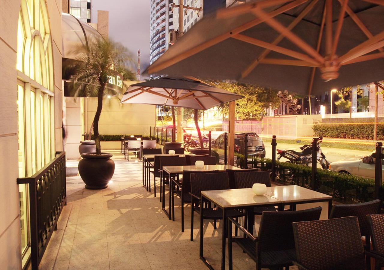 Hotel Gran Estanplaza Berrini São Paulo Exteriér fotografie The outdoor patio at the restaurant