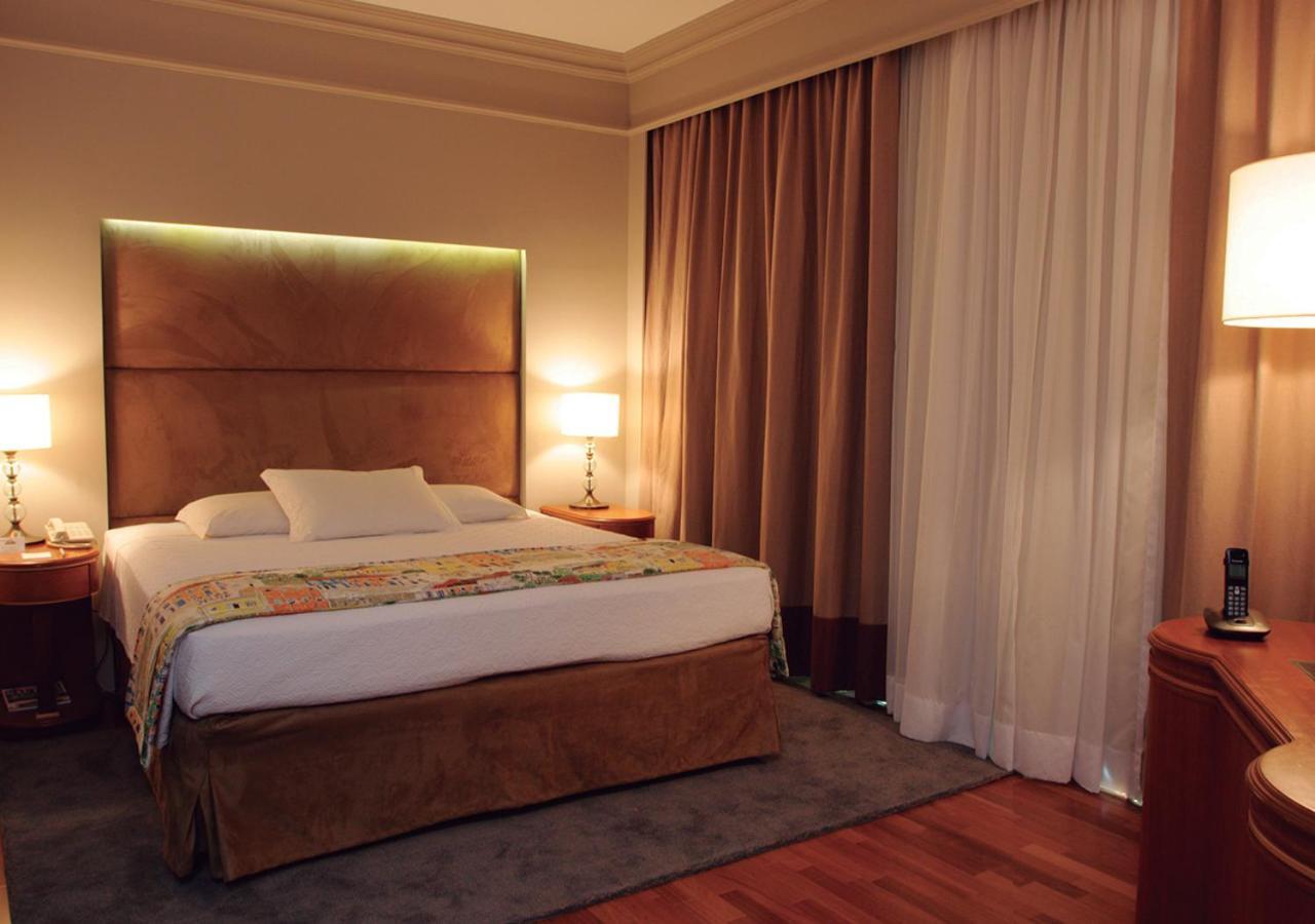 Hotel Gran Estanplaza Berrini São Paulo Exteriér fotografie A bedroom