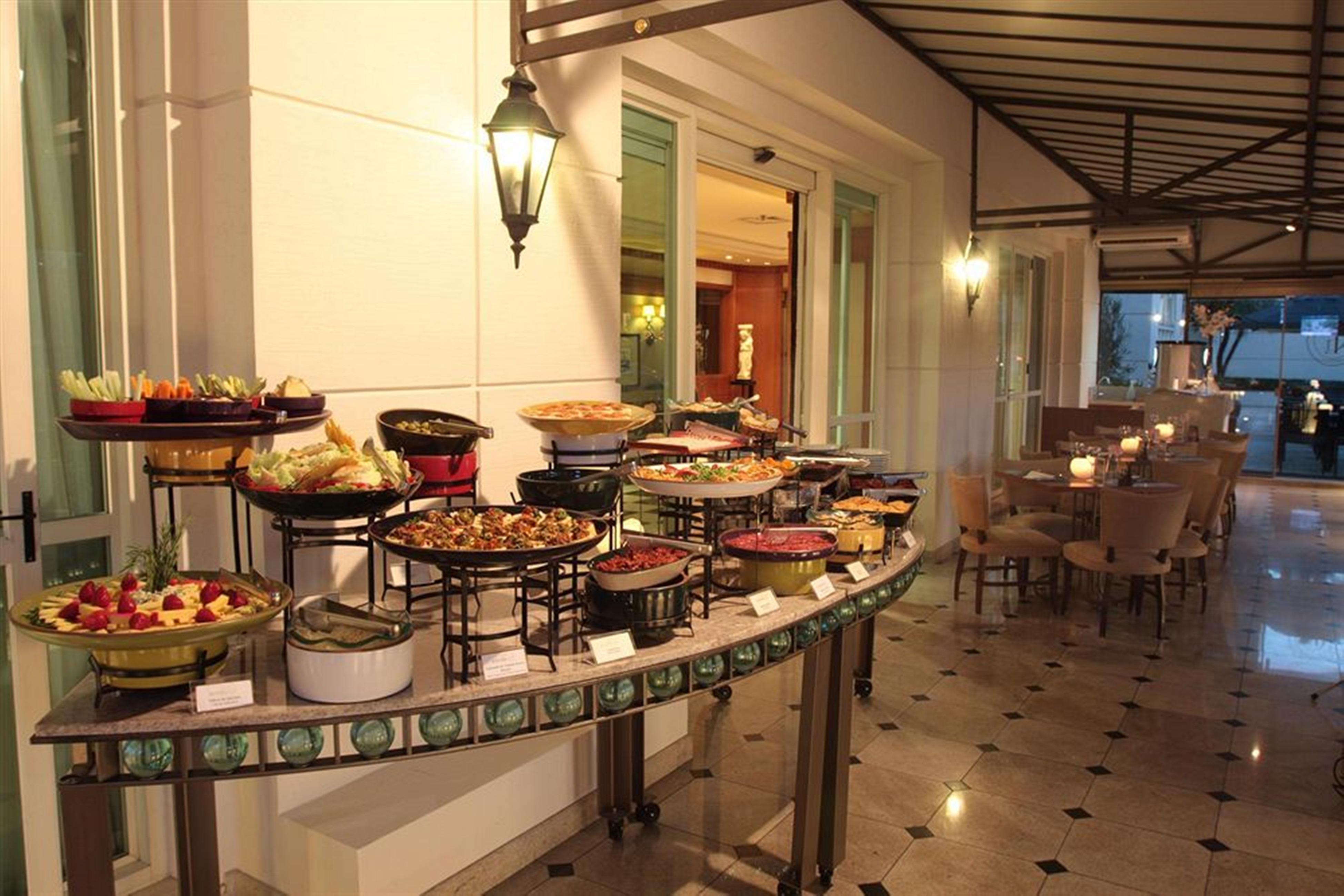 Hotel Gran Estanplaza Berrini São Paulo Exteriér fotografie A buffet at a hotel
