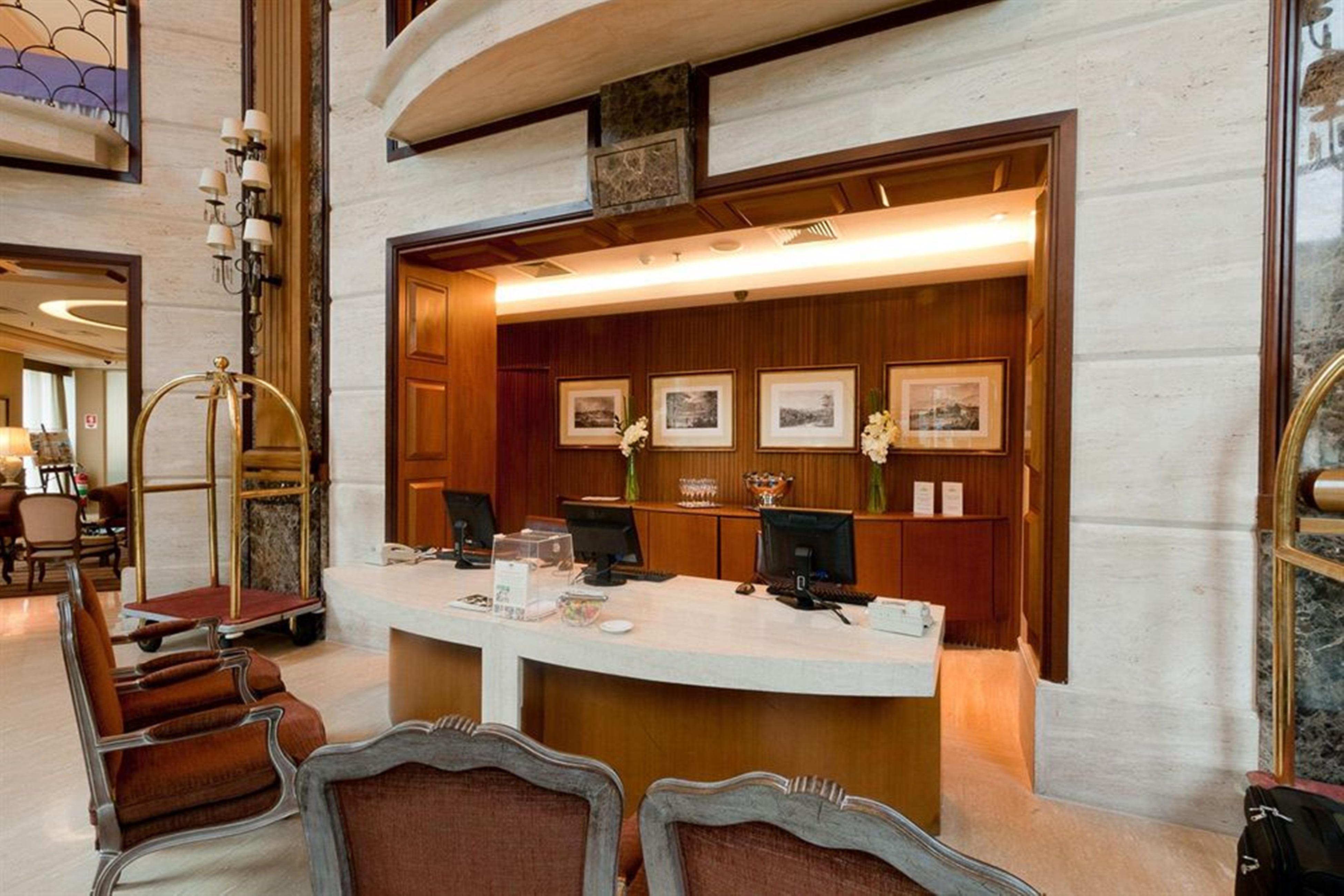 Hotel Gran Estanplaza Berrini São Paulo Exteriér fotografie Concierge desk at the Ritz-Carlton, Dubai