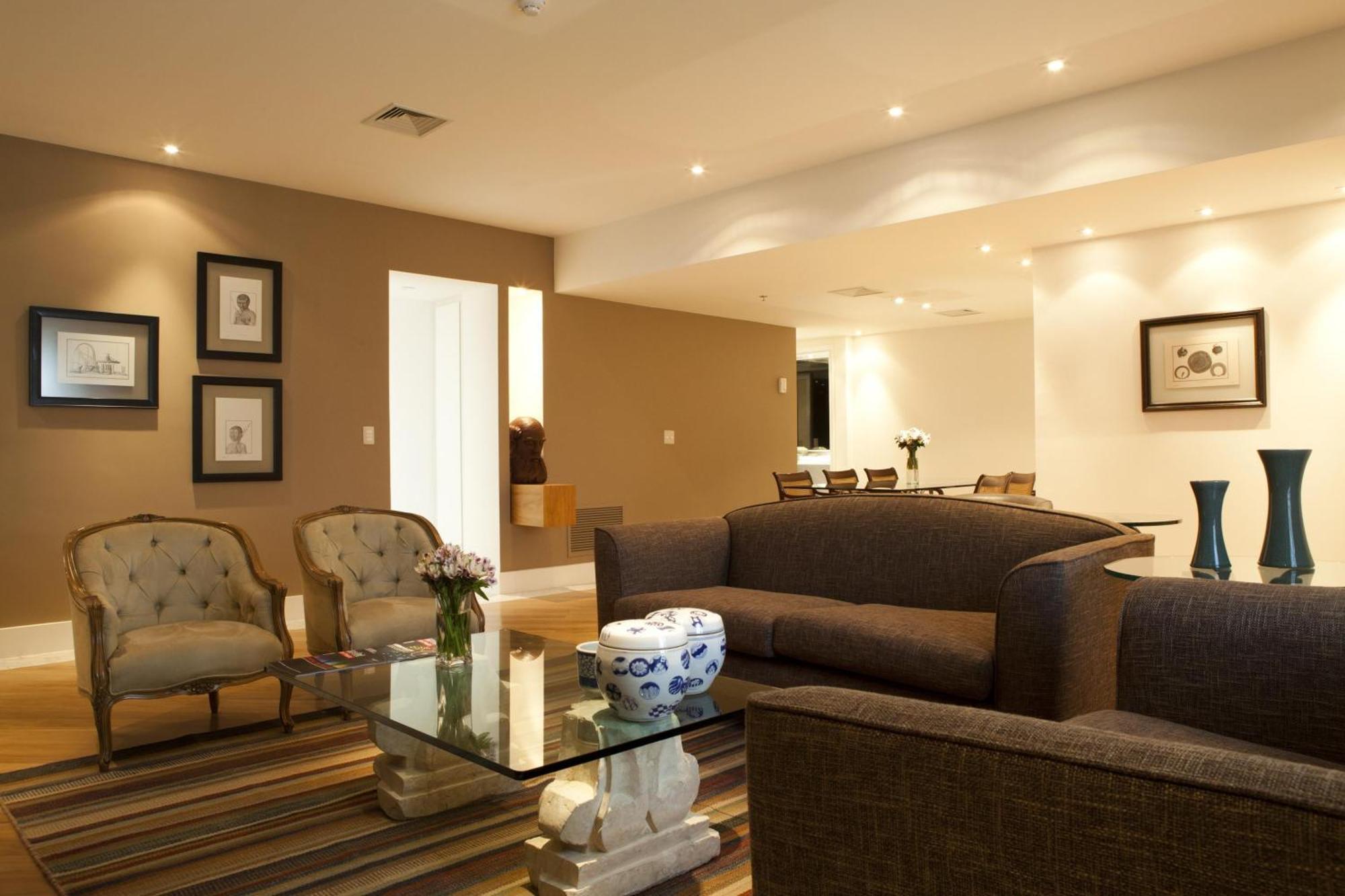 Hotel Gran Estanplaza Berrini São Paulo Pokoj fotografie A living room with recessed lighting